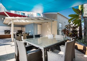Pool & Beach