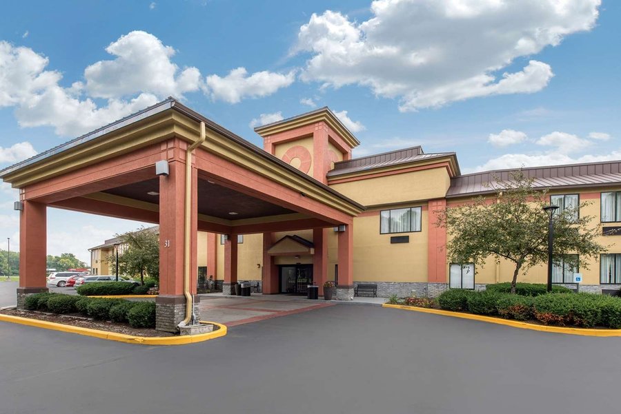 QUALITY INN & SUITES BROWNSBURG INDIANAPOLIS WEST 102 (̶1̶2̶9̶