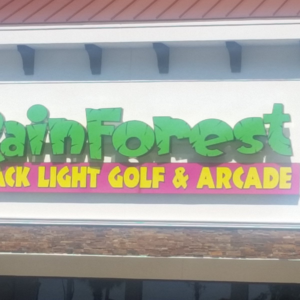 Empty, free mini golf course in Hot Springs Village, AR : r