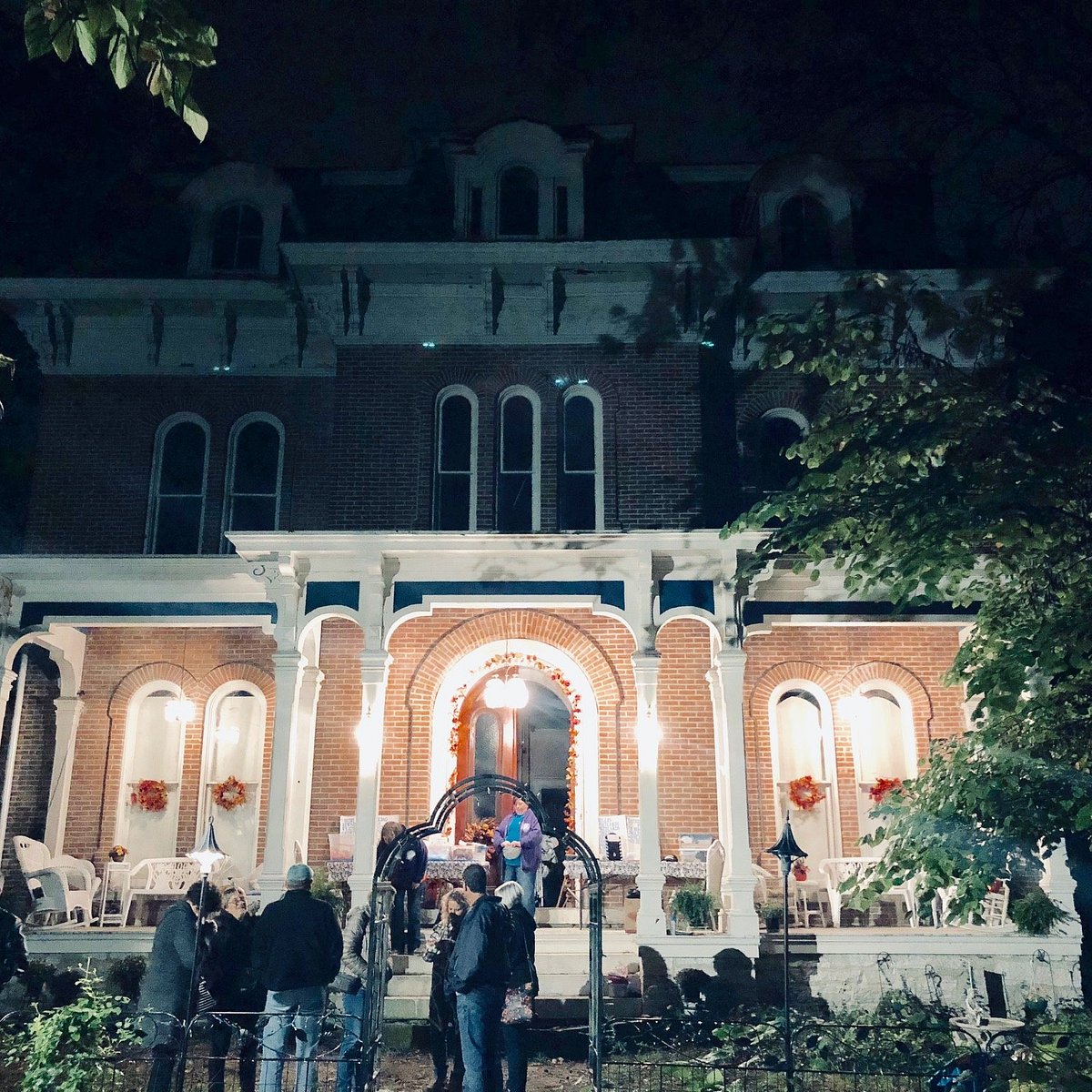 Night scene with a man in front of a vampire manor