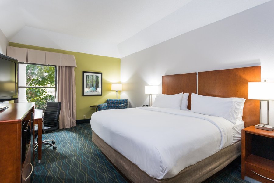 Holiday Inn Express Suites Wilmington University Center 104 1 7 3 Updated 2021 Prices Hotel Reviews Nc Tripadvisor