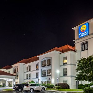 Comfort Inn & Suites Savannah Airport in Savannah, image may contain: Villa, Housing, Portico, Hotel
