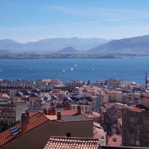 Monumento a Los Raqueros in Santander City Centre - Tours and