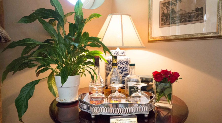 Drawing Room: Complimentary Congnacs