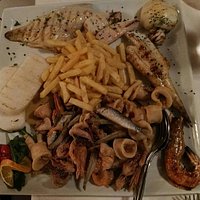 Il piatto unico misto mare fritto e grigliato