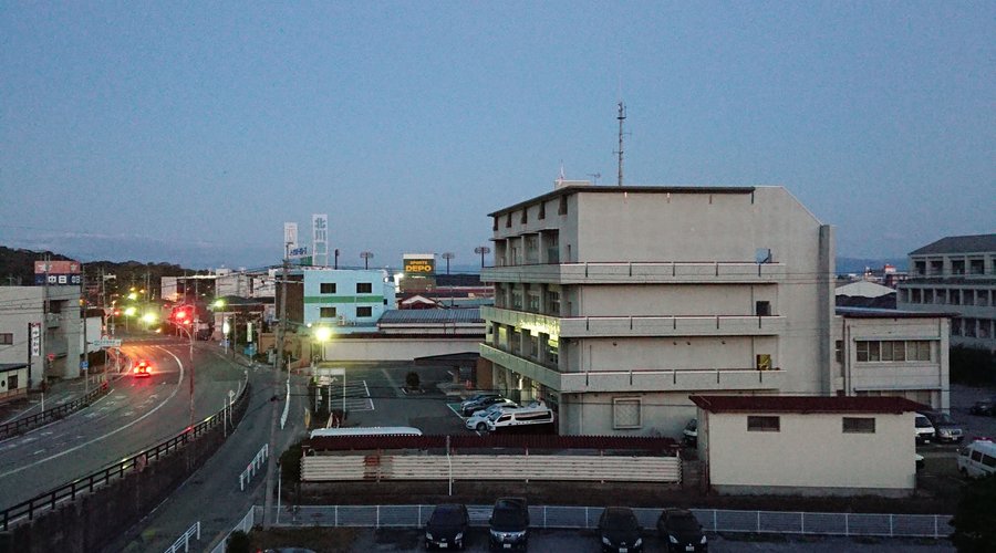 お隣の彦根警察署。