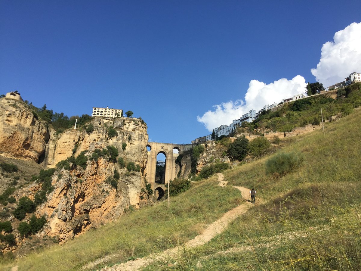 Explora la maravilla natural de los Molinos del Tajo en Ronda, Málaga, con desfiladeros de ensueño