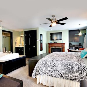 Santa Barbara Beach House Spa Suite