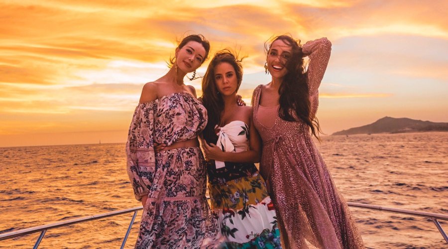 One of the most epic and colorful afternoons I’ve seen! We went on a boat trip to get the best s