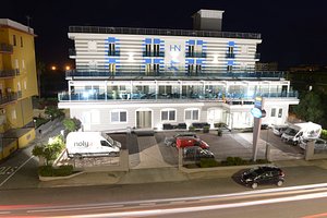 Hotel Niagara in Catanzaro Lido, image may contain: Office Building, Hotel, City, Condo