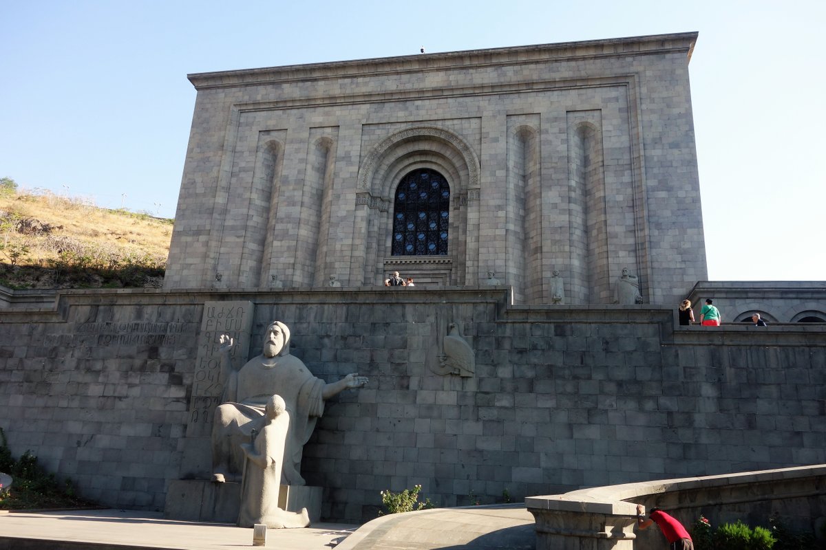 Monument Mesrop Mashtots and Koryun, Ереван: лучшие советы перед посещением  - Tripadvisor