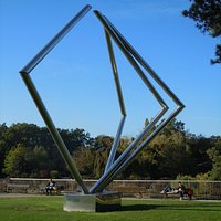 La sculpture sur son socle