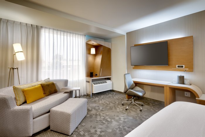 Courtyard by Marriott Los Angeles LAX/Hawthorne Rooms: Pictures ...