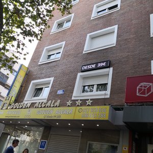 ES LA FACHADA DE GOLDEN ALCALA
