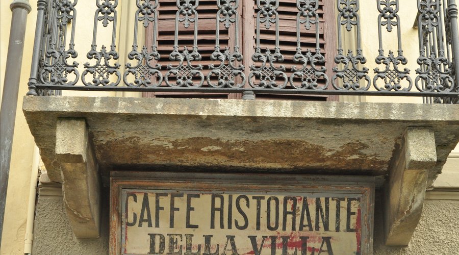 La vecchia insegna