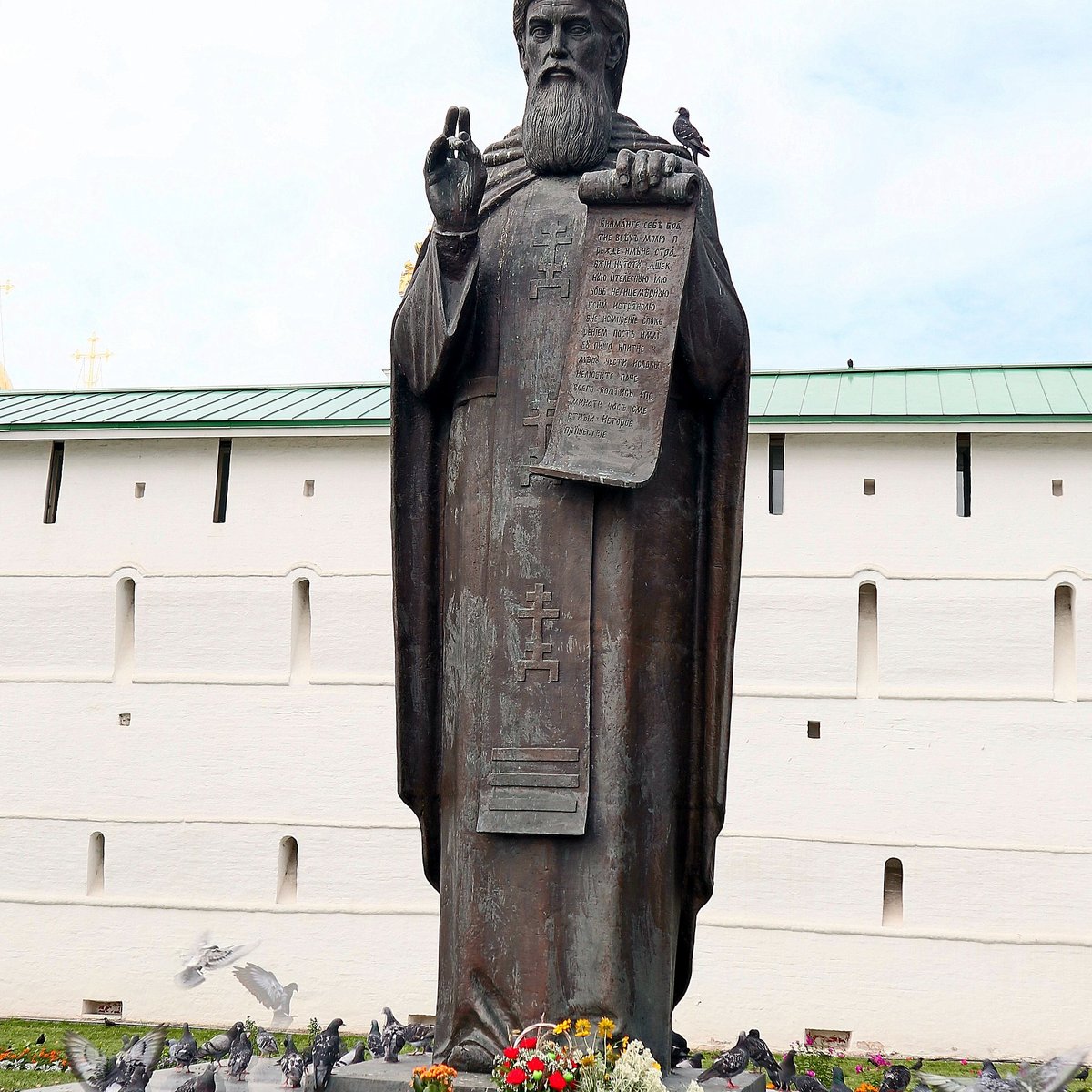 Памятник сергию радонежскому. Сергиев Посад Лавра памятник сергию Радонежскому. Памятник преподобному сергию Радонежскому в Сергиевом Посаде. Сергиев Посад памятник святому сергию Радонежскому. Преподобный Сергий Радонежский памятник в Сергиев Посаде.