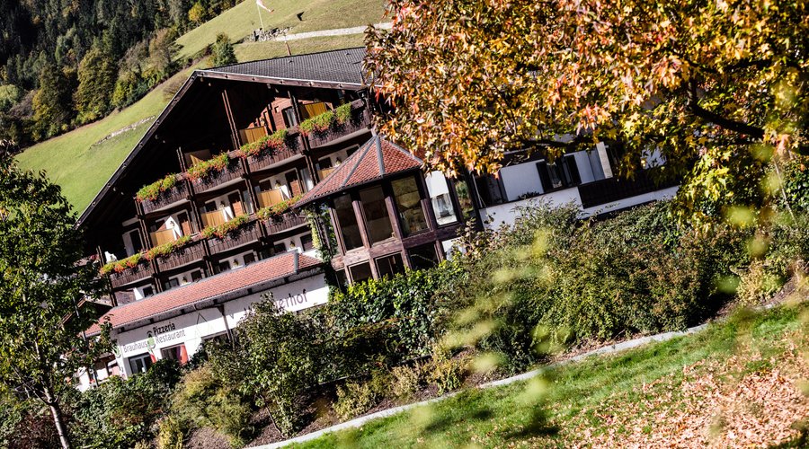Martinerhof's Brauhotel im Herbst