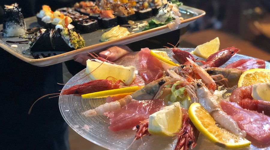 Il nostro crudo di pesce seguito da il sushi siciliano unico nel suo genere 