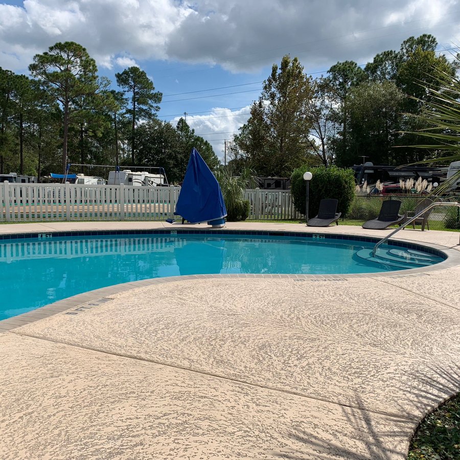 Lake Awesome RV Resort: Your Florida Oasis Awaits!