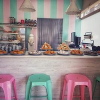 Cafeteria - Pasteleria de estilo vintage, dónde podrás disfrutar de riquísimos crepes caseros, t