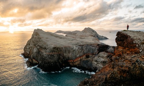 Imagine yourself in a place like this... Visit Madeira Island and discover all the island has to offer!! ©Julien #visitmadeira #madeiraisland #nature #sea #lifestyle #island #islandlife #placestogo #vacations #holidays 
#madeiranowordsneeded 
