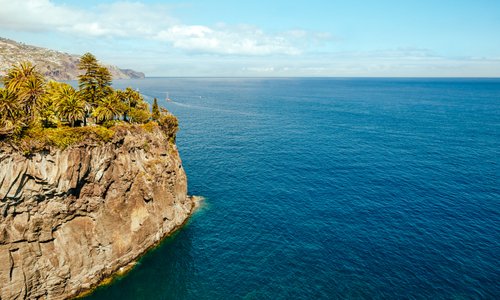 Deep endless blue, is Madeira a place that you would like to visit?
#madeiranowordsneeded #visitmadeira #madeiraisland #nature #sea #lifestyle #island 