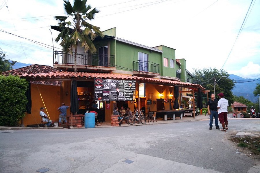 Cafe Bolivar Sport Bar Billar image