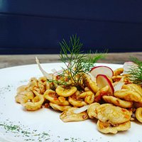 Orecchiette al pesto rosso agli agrumi e finocchietto selvatico