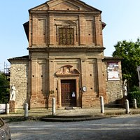 la facciata della chiesa