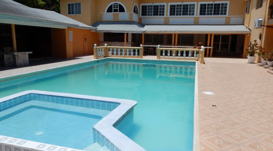 Villa Royale pool and hot tub are immaculate.