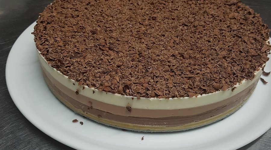 tarta casera de tres chocolates