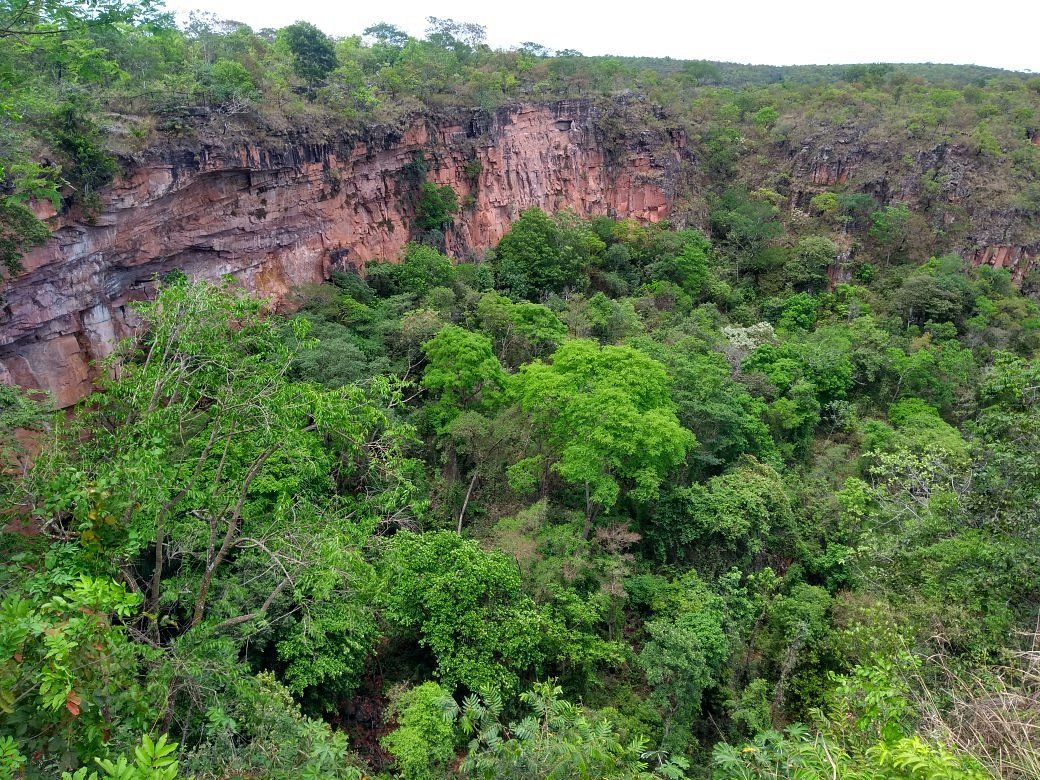 A Gruta do Portão de Cima (PR252) e a Gruta do Portão de Baixo