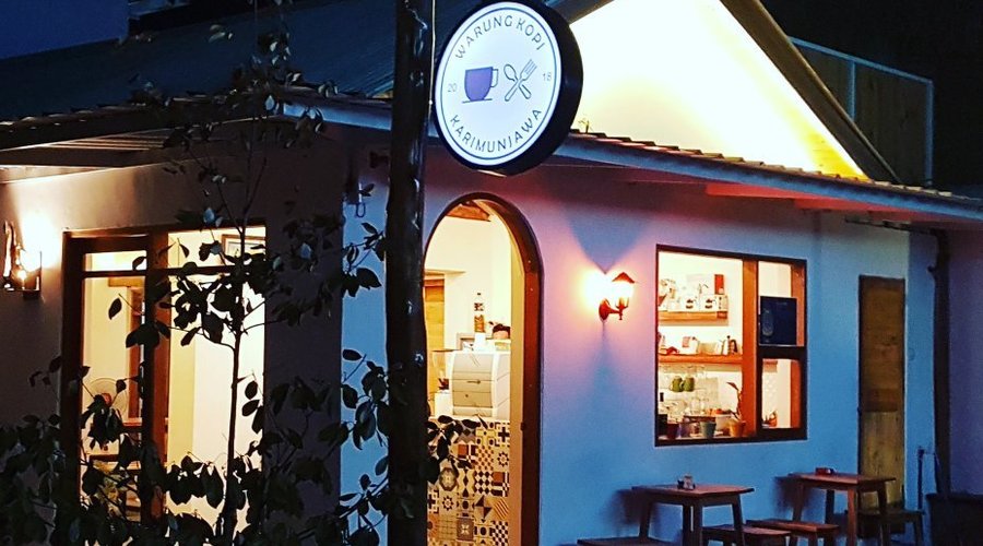Karimunjawa coffeeshop. From espresso to cappucino. Numero uno 😁