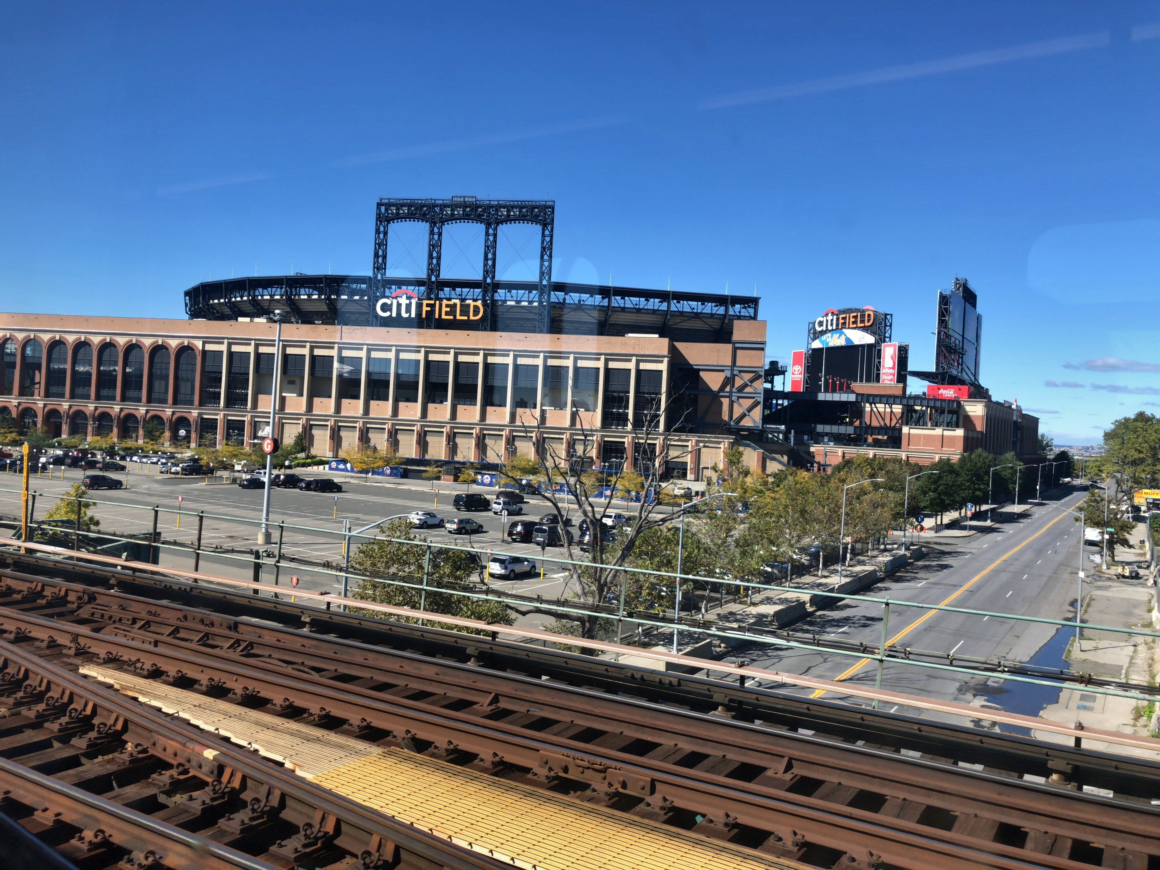 New York City Subway 2022 Alles Wat U Moet Weten VOORDAT Je Gaat   Passing By Citi Field 