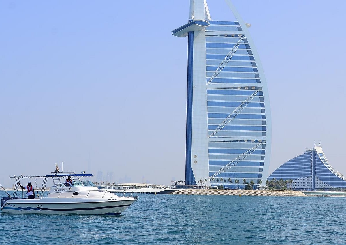 Yacht Cruise Burj al arab. Dubai Boat Charter canal Tour.