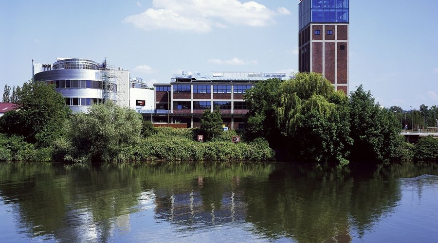 Die Club Kaiser Sushi Lounge über den Dächern der Stadt.
