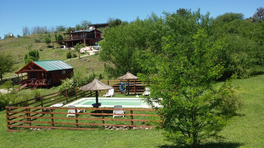 Vista de pileta con cercado perimetral