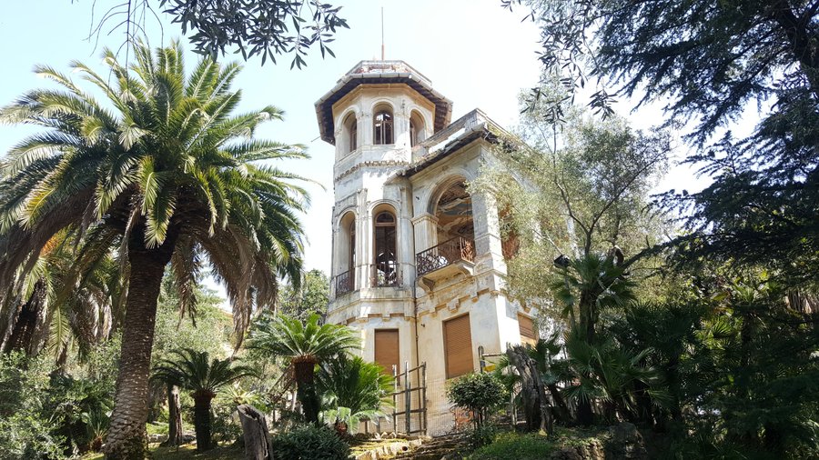 Abandoned building