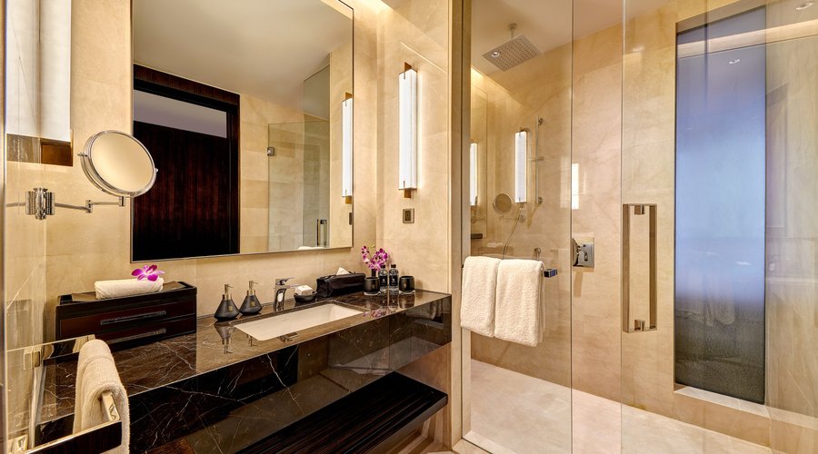 Bathroom of City Oasis, Courtyard Oasis and Club City Oasis Room