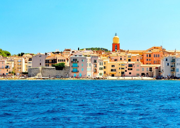 Explore the variety of ways to spend breakfast in St Tropez