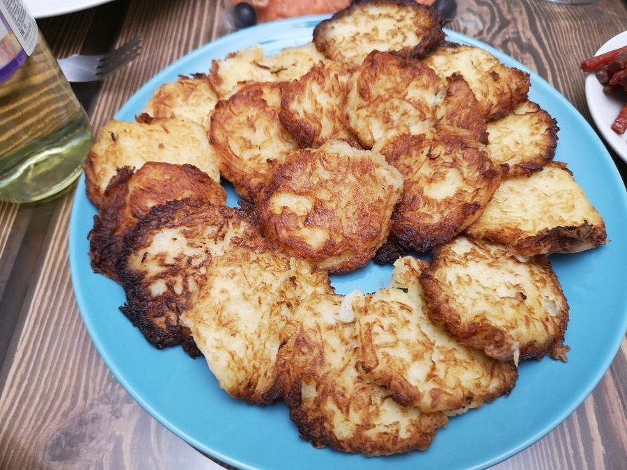 book review fried green tomatoes at the whistle stop cafe