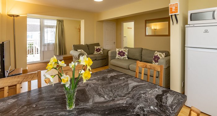 DEL MAR COURT SELF CATERING APARTMENTS (Guernsey/St Martins ...