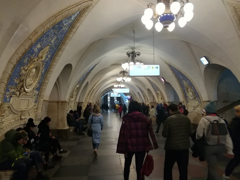 Метро таганская москва. Taganskaya Metro Station. Московское метро Таганская керамика. Достопримечательности у метро Таганская. Таганский вокзал в Москве.