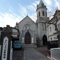 カトリック元町教会正門から