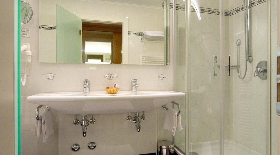 Badezimmer - Bagno - Bathroom