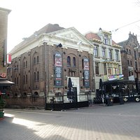 zeer mooie terrassen, diverse cafés en restaurent