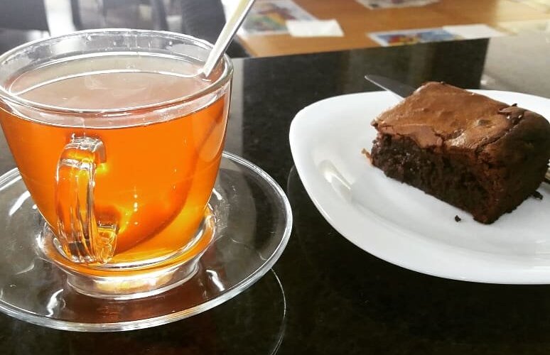 Um chá Carpe Diem e um brownie de chocolate by A&C :a combinação perfeita para alegrar o seu dia! ☺