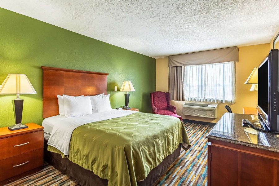 QUALITY INN LOS LUNAS  63     7  6    Prices Hotel Reviews