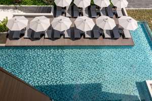 Pool & Beach