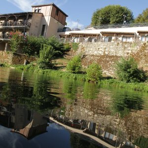 Hôtel SPA La Truite Dorée in Vers, image may contain: Villa, Resort, Hotel, Backyard